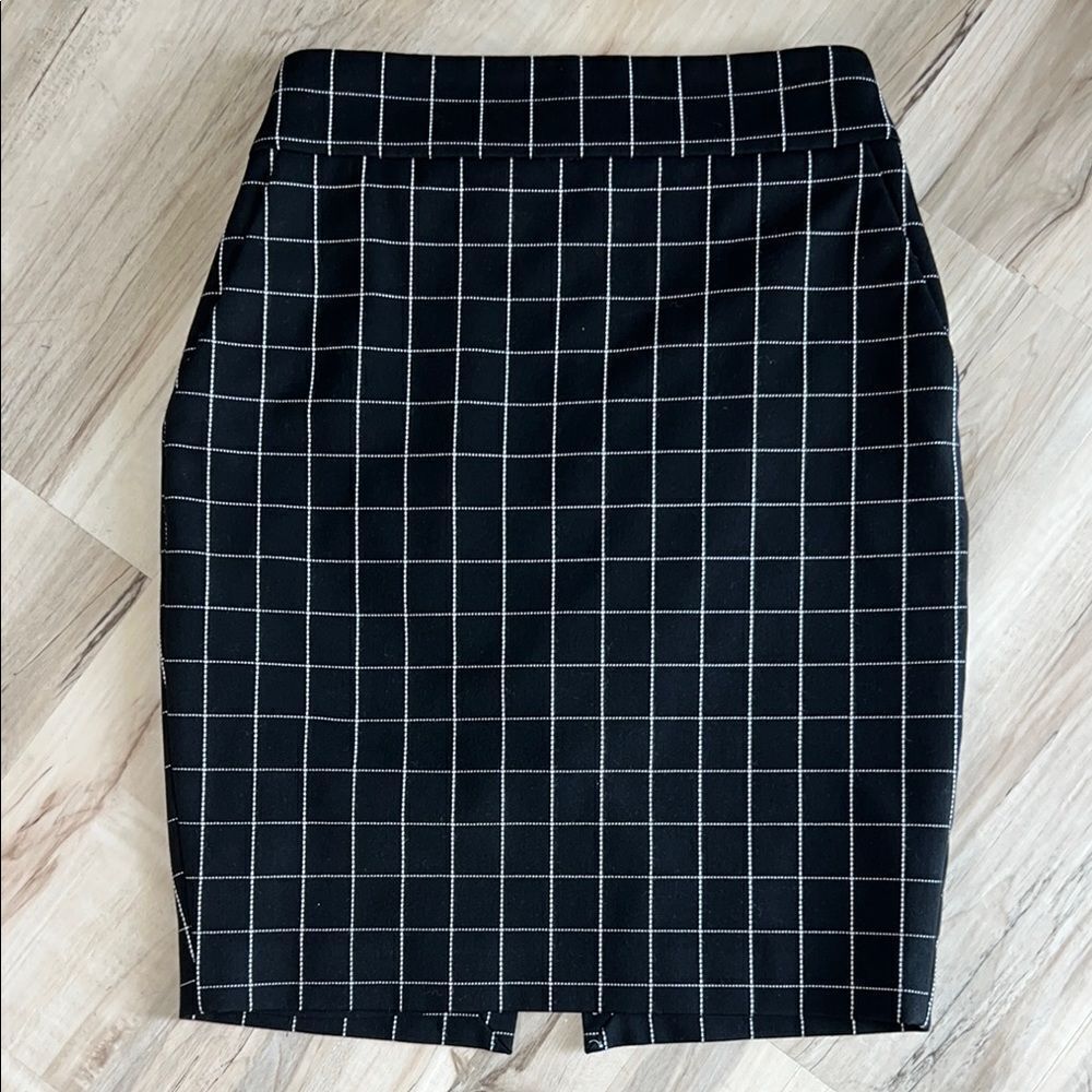 Express Black and White Knee-length Pencil Skirt